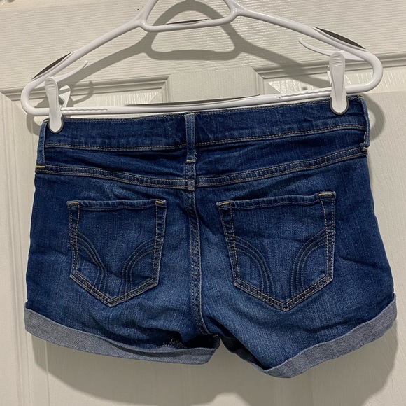 Hollister Mid-Rise Shorts - Picture 2 of 3
